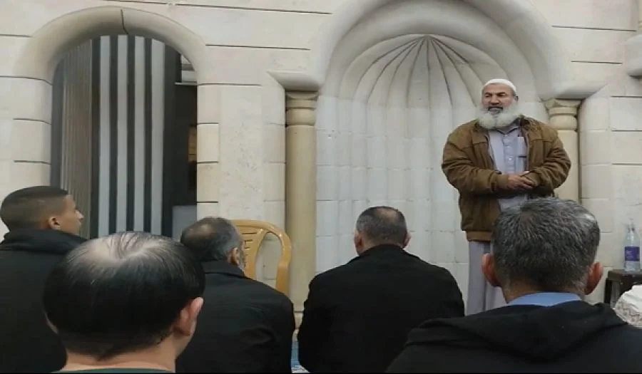 الأرض المباركة: كلمة مسجد "مهاجمة الكفار لأحكام الزواج في الإسلام!"