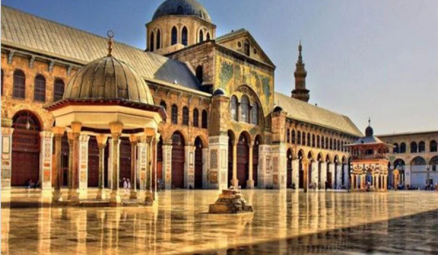 لا زال نظام الإجرام في دمشق يعبث بمقدسات المسلمين كما يسفك دماءهم